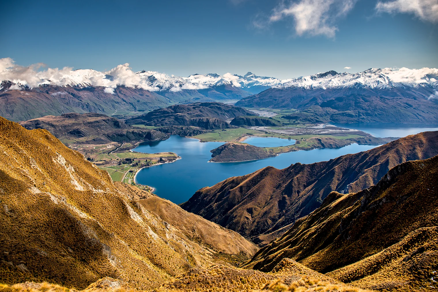 Stunning scenic views of Lake Wanaka and Aspiring national park Stunning scenic views of Lake Wanaka and Aspiring national park